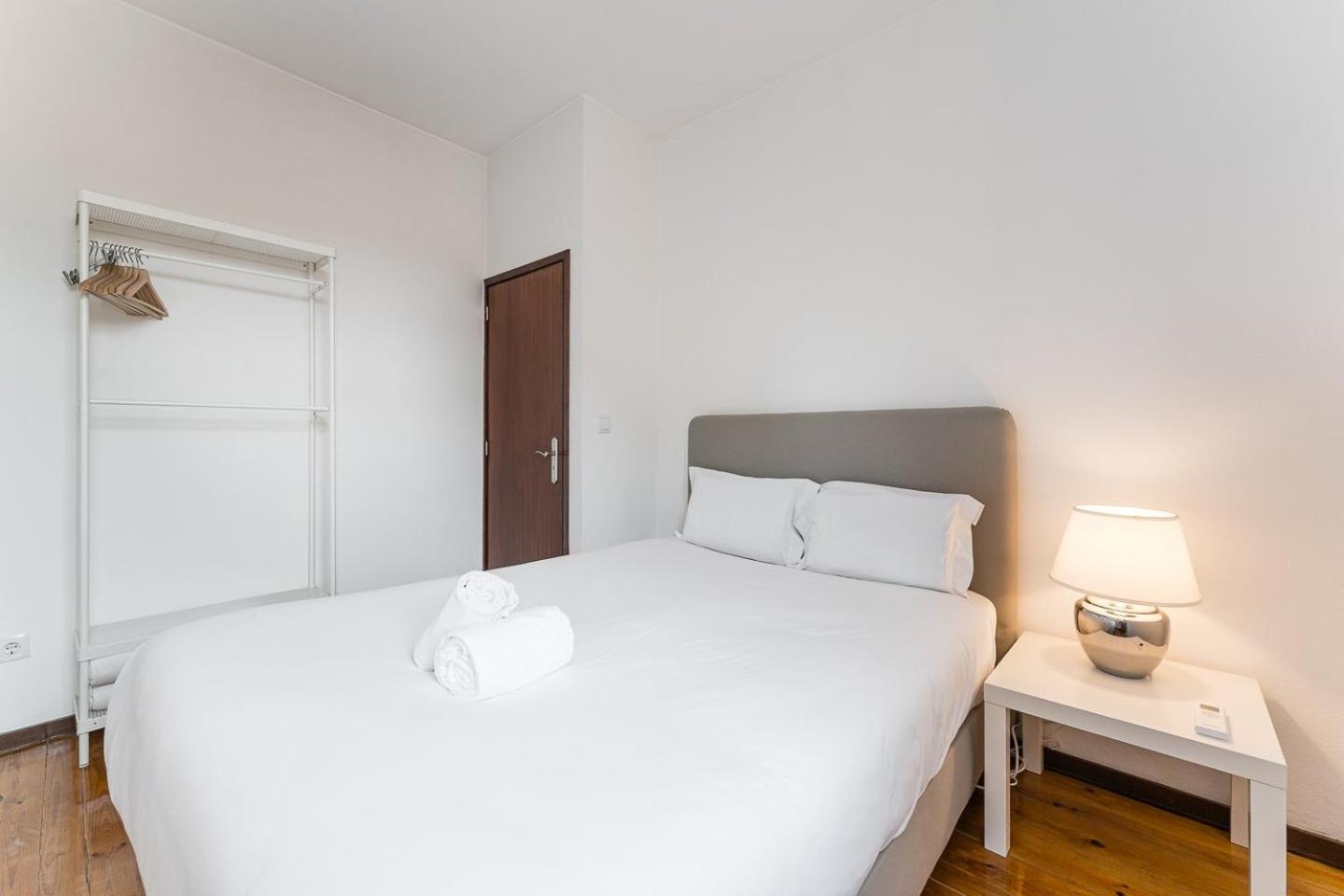 Guestready - Modern Duplex, Neo-classical Building Maison d'hôtes *