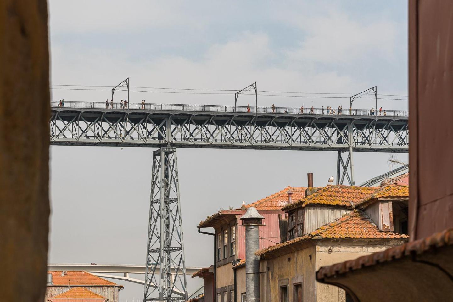 Guestready - Modern Duplex, Neo-classical Building Oporto