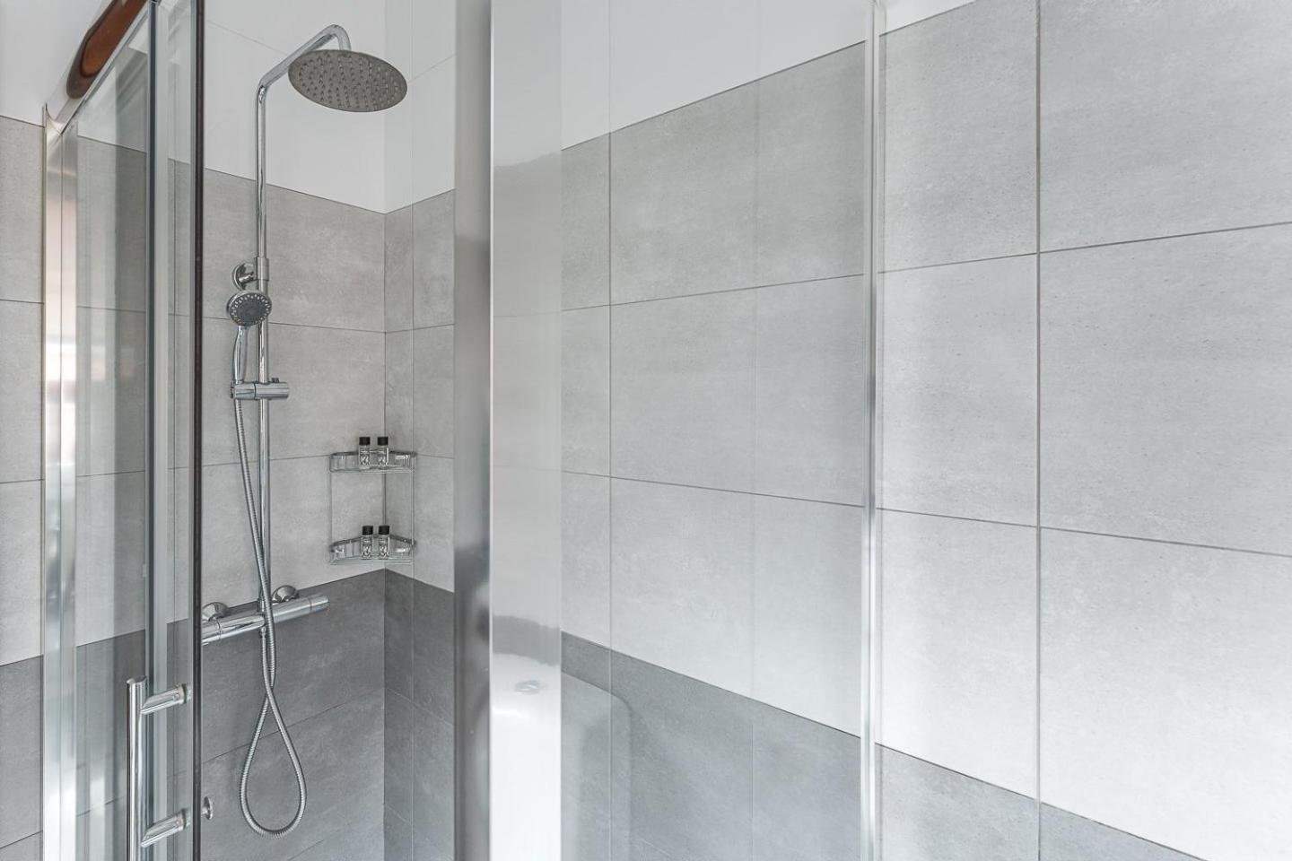 Maison d'hôtes Guestready - Modern Duplex, Neo-classical Building