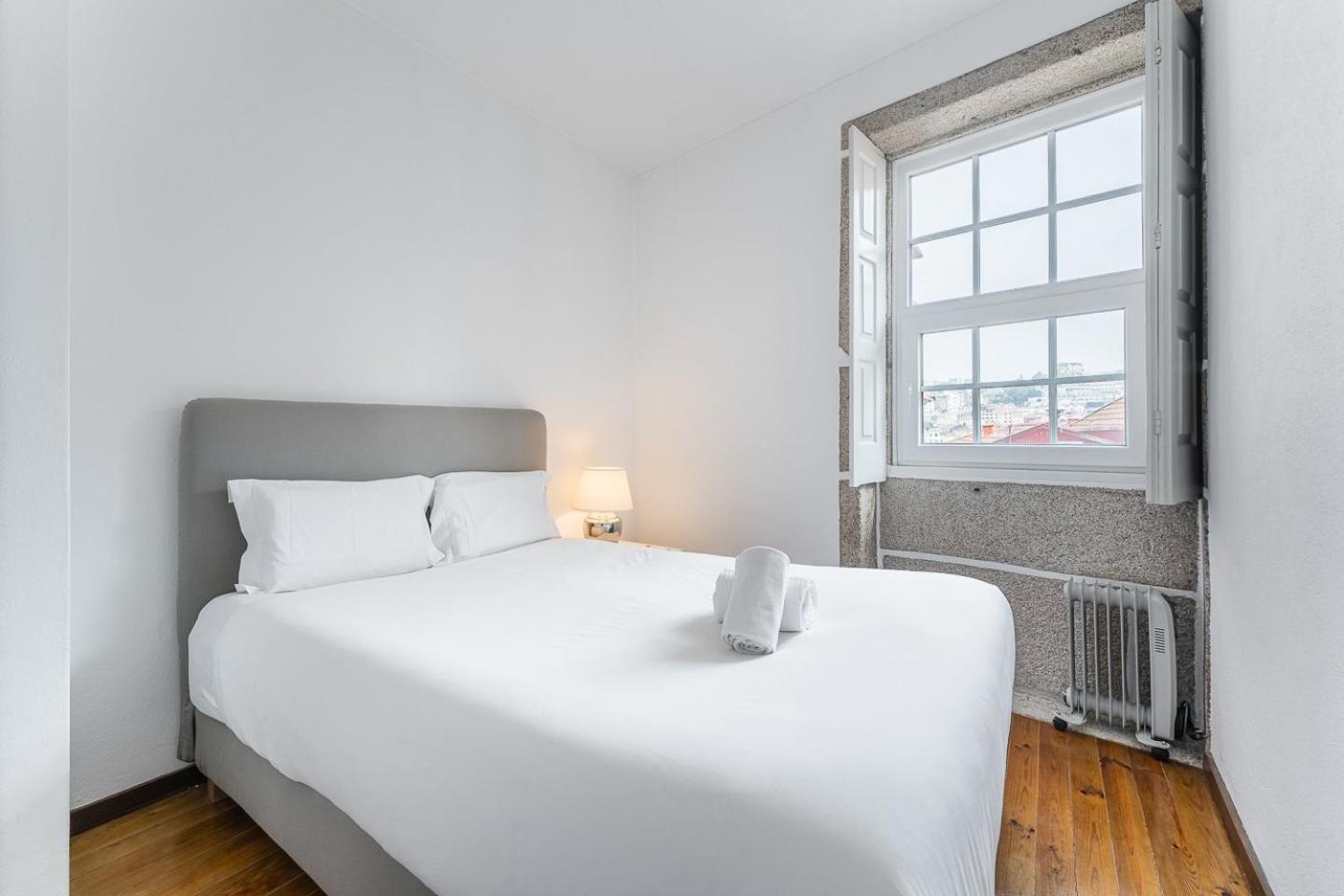Guestready - Modern Duplex, Neo-classical Building Oporto